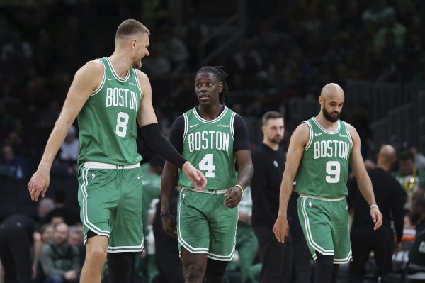 送走两大夺魁  杆位！绿军连续交易霍勒迪+波尔津吉斯
