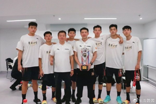 邢尊明：华大男篮招生不如清北等 看中的学生985一个招呼就能
