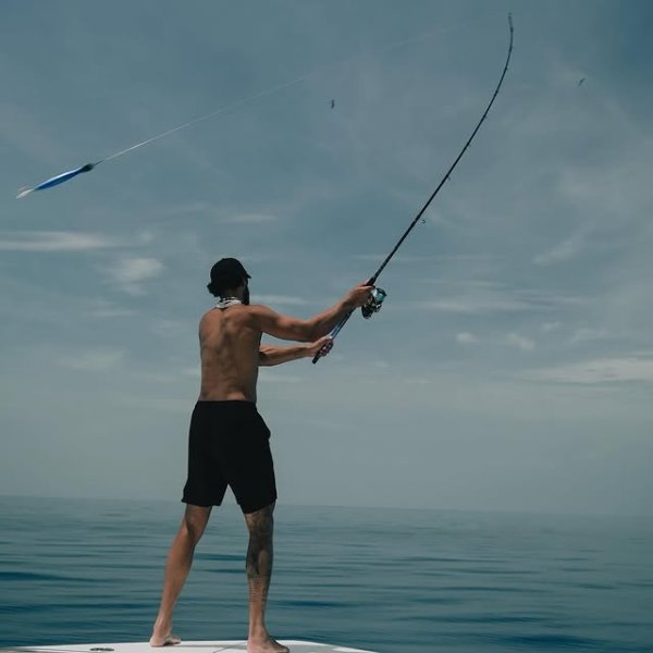 专业拍摄队伍  再现👍西蒙斯晒出8连拍高清钓鱼照🎣