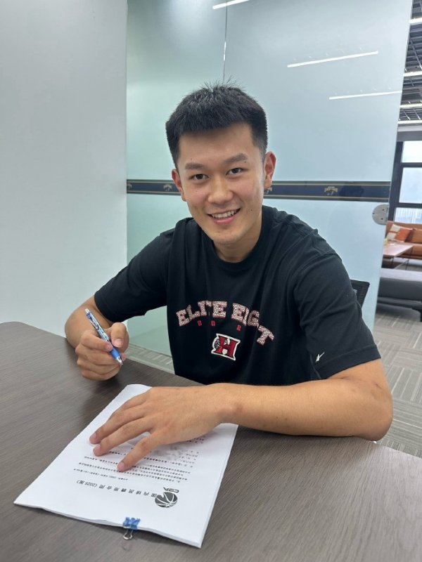 正式签约✅ ​​​同曦晒16号秀姜贺签约视频：助威   少年