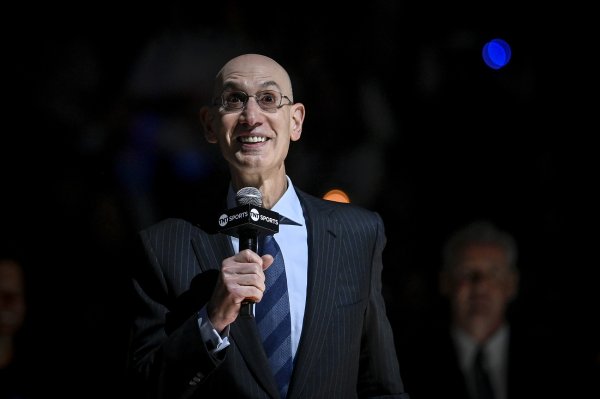 名记：萧华正在欧洲商讨成立NBA欧洲联盟及与FIBA进行协同