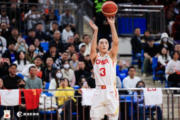媒体人：给胡明轩多打打也能发挥作用 国家队谁竞技状态  好谁多打