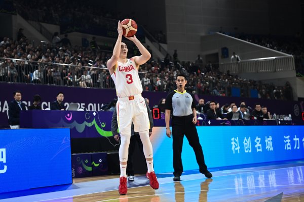 快速  反弹！胡明轩13分钟9中5砍半场最高14分 三分7中4