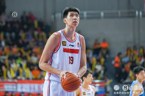 媒体人：徐昕转会青岛是假消息 青岛得先把后场球员的事搞定