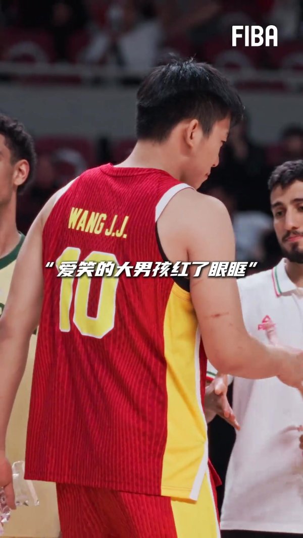 看得心碎了！王俊杰红着眼眶领奖 FIBA寄语：未来一定会更好