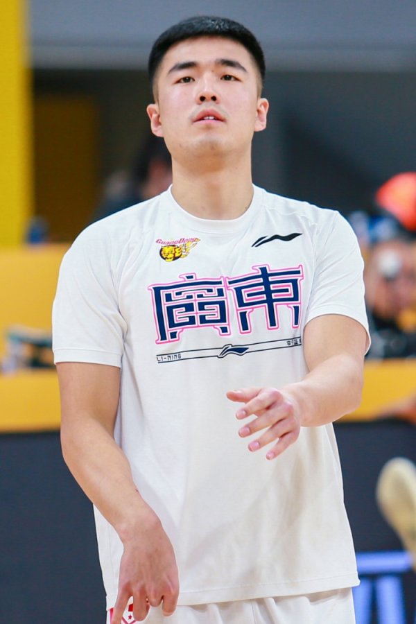 媒体人：张文逸留广东因成长空间 杜锋骂归骂&一直都愿