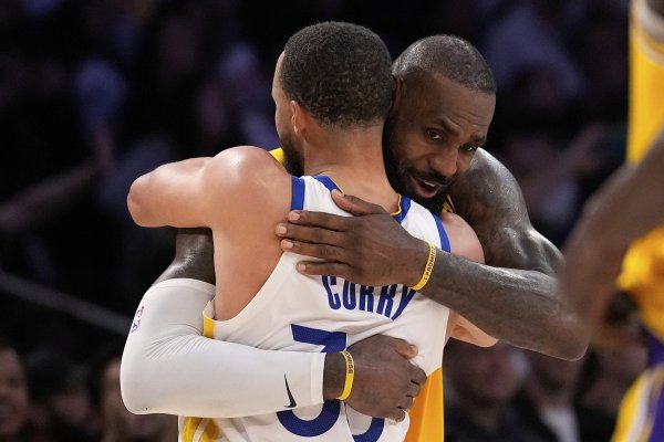 调停詹库大战！饭圈嘲讽库里中国行 詹库等众多NBA球迷联合反