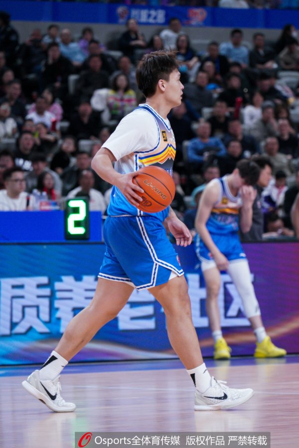媒体人：咨询了专业人士 CDE类合同的球员转会不强制要求合同