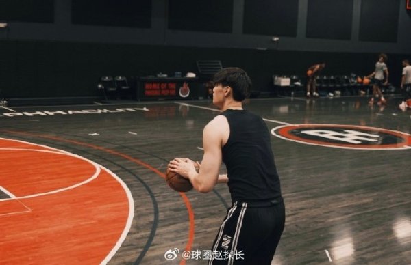 媒体人：我听说曾凡博会代表篮网出战NBA中国赛 预测双向合同