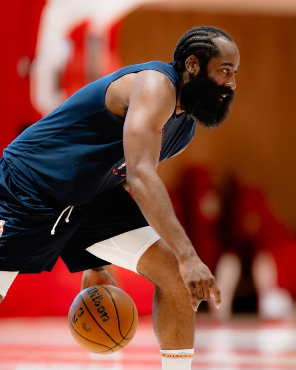 登炮组合！快船晒哈登保罗练习  照：很快就能一起重返赛场啦