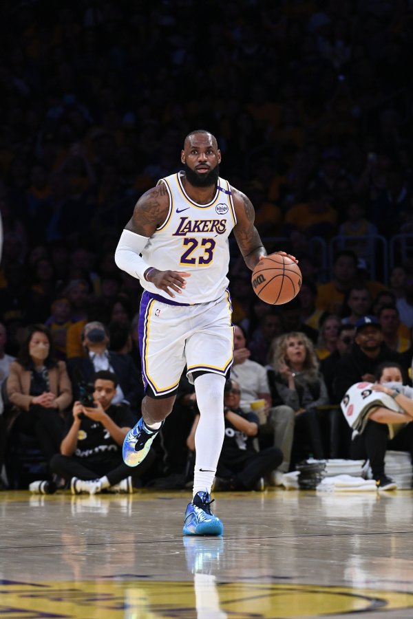 名记：詹姆斯正召集投资者欲推出新篮球赛  职业联赛   计划