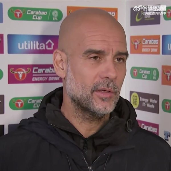 放飞自我🤣继发布会wink，场边亲吻助理裁判后、瓜帅再献调皮