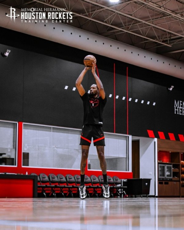 新赛季集结号吹响！火箭官方发布练习  图集 众将挥汗如雨全力