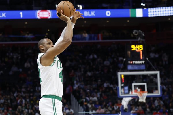 杆位五号位！霍福德上赛季场均9分6.2板2.1助0.9帽 三