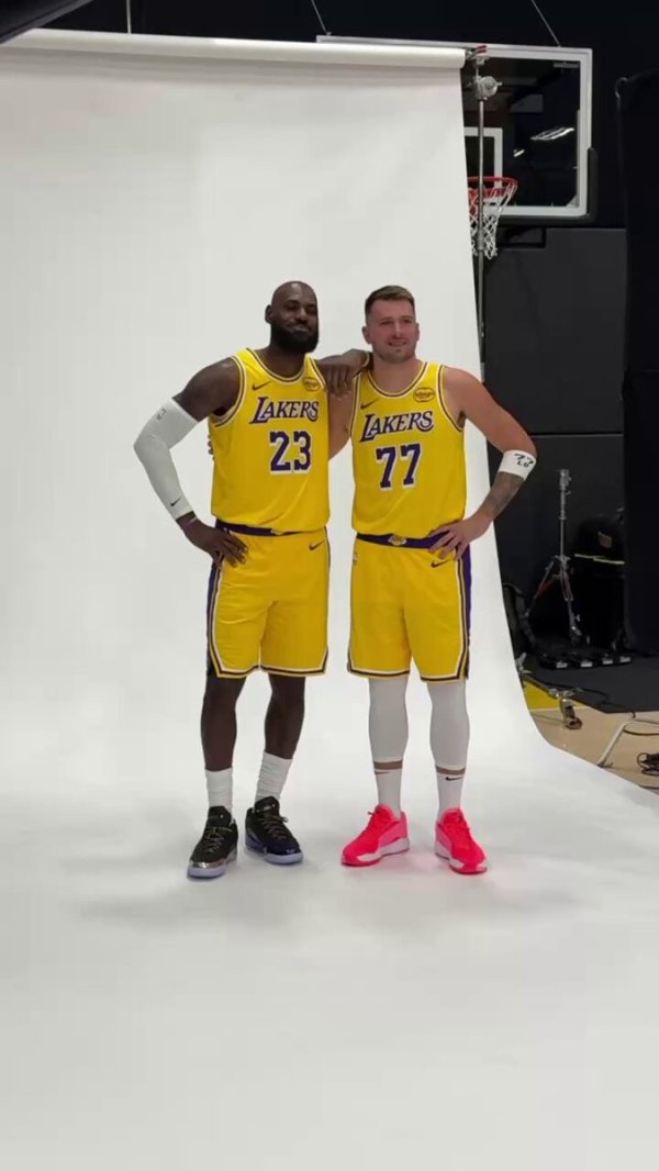 如何帮助东契奇？詹姆斯：对自己负责 在场上做球队需要我做的事