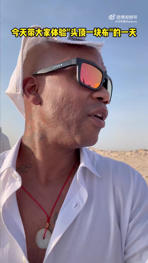 与阿努诺比&尤因&阿兰-休斯顿骑骆驼 马布里