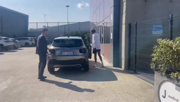 迪马济奥：尤文图斯后场球员卡巴尔抵达医疗中心接受检查，以确定