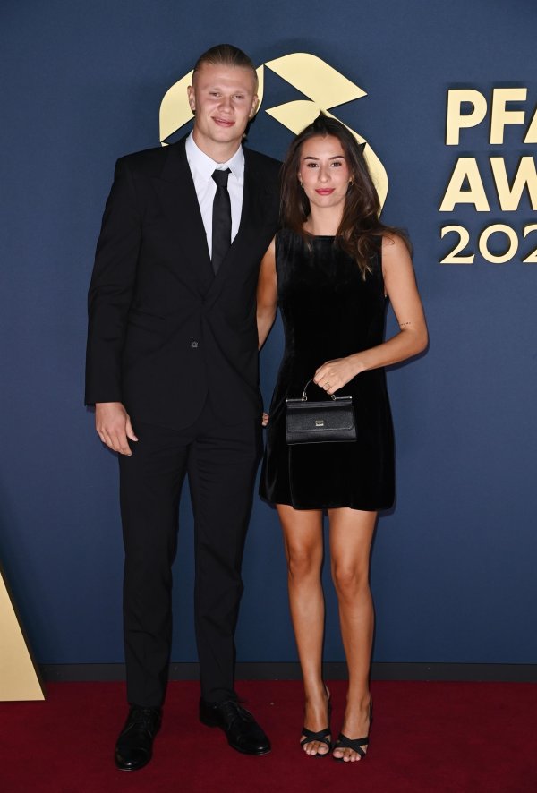 哈兰德建议单身人士：多出门社交，总会在最不经意的时候找到女友