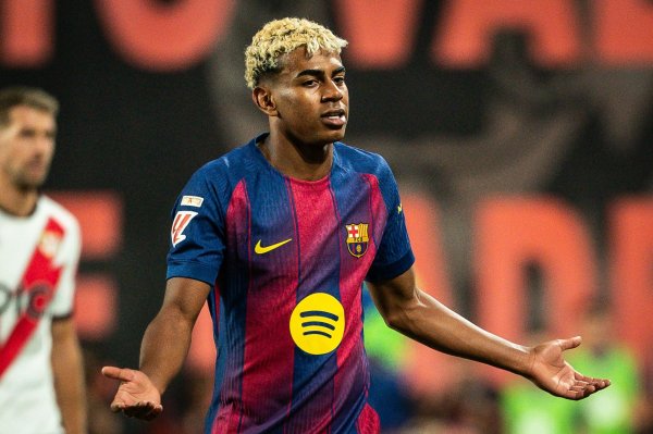 亚马尔半场完成4次过人，是巴黎全队球员的2倍