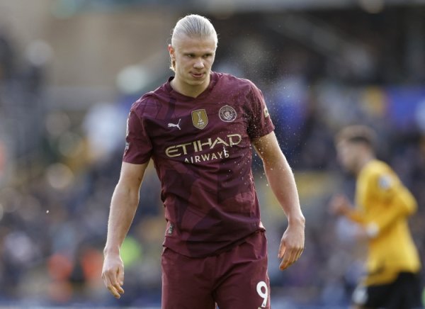 本赛季欧冠三人在两场赛事  都至少连进两球：哈兰德、姆巴佩、