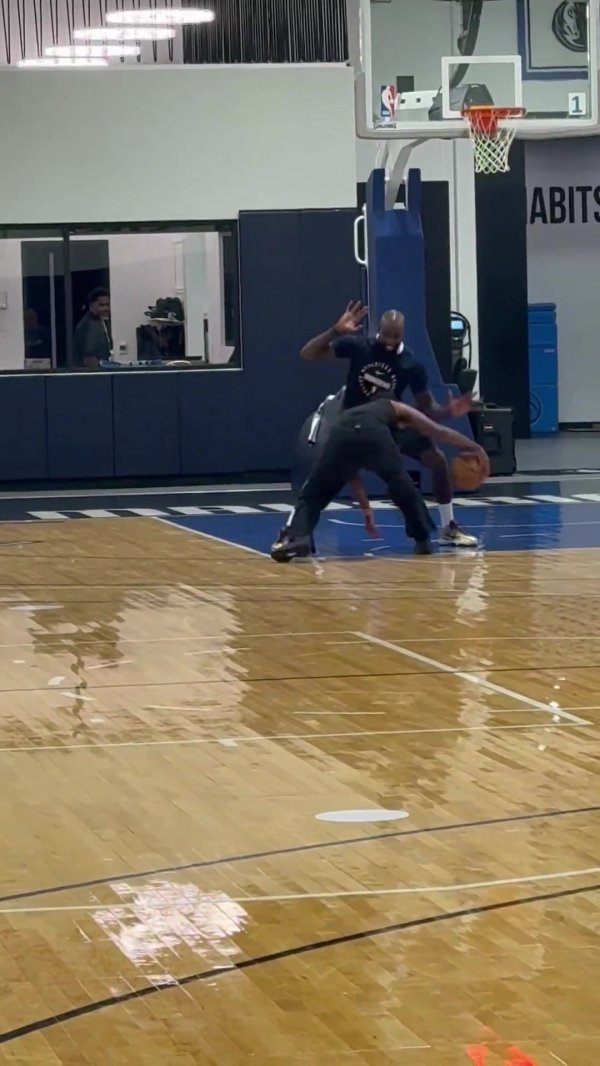 感觉快复出了啊！欧文今日练习  后继续额外训练 看着竞技状态