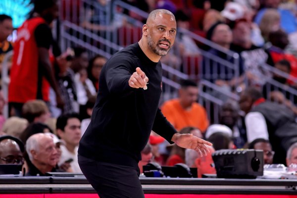 乌度卡：我们的攻击  表现还可以 正尝试加入更多跑动和策略 