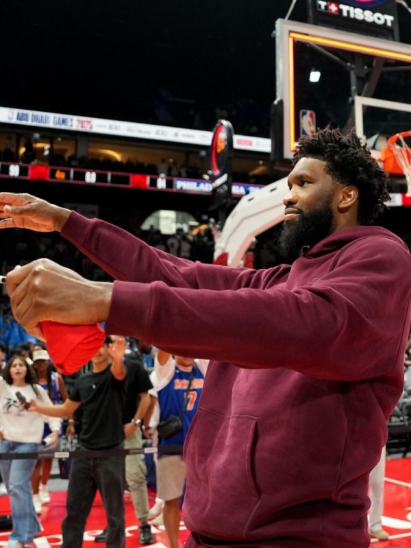 开启生涯第10个赛季！恩比德晒照一波：在阿布扎比玩得很开心