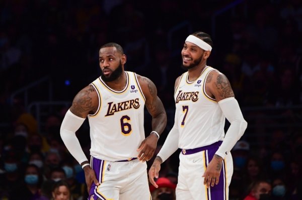 安东尼：我近期和詹姆斯聊过但没聊篮球赛   他最重要的是保持