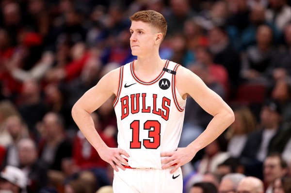 铁！许尔特7投1中&三分3中1得到3分3板1助 出现