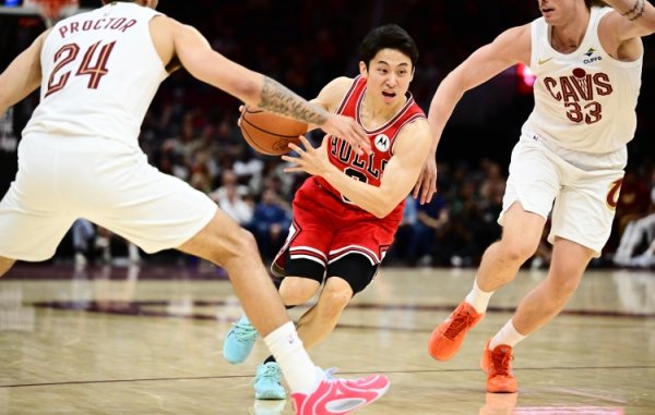 串联亮眼！河村勇辉14分钟4投1中拿到3分3篮板球  5助功