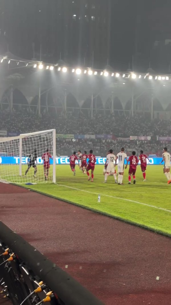 半场前扳平！艾华顿后点机敏推射建功，中国香港1-1扳平孟加拉