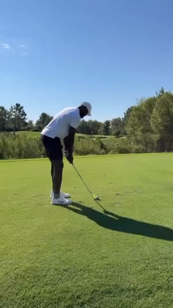 医生：詹姆斯负伤  肯定跟休赛期打高尔夫球  有关联 那对脊