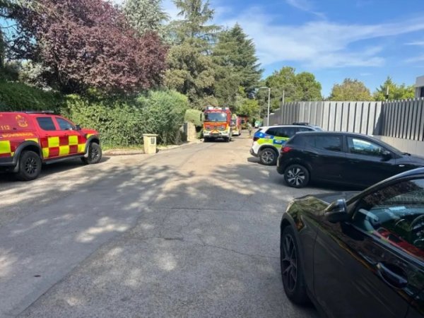 记者：维尼修斯房子火灾的起因是地下室桑拿房起火