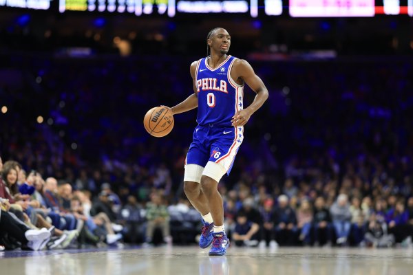 火力全开！马克西打满首节14中7轰下17分2助