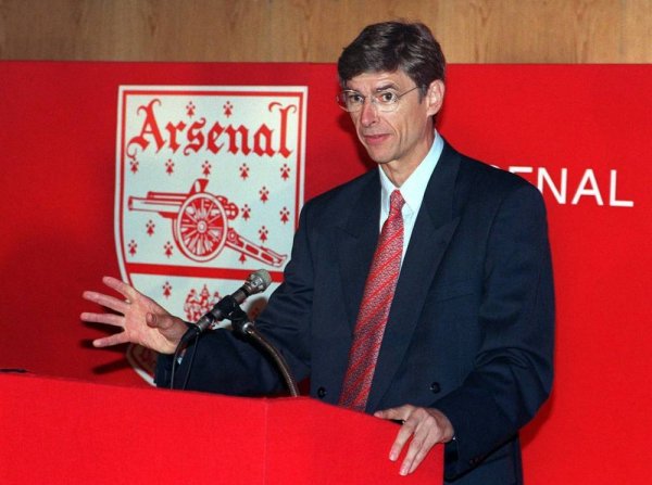 功勋主帅！1996年的今天温格执教阿森纳首秀，带队22年斩获