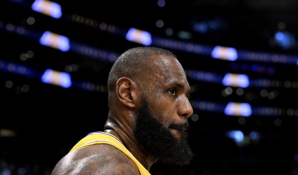 新赛季GM调查！詹姆斯多项调查统计名列前茅：球商&领