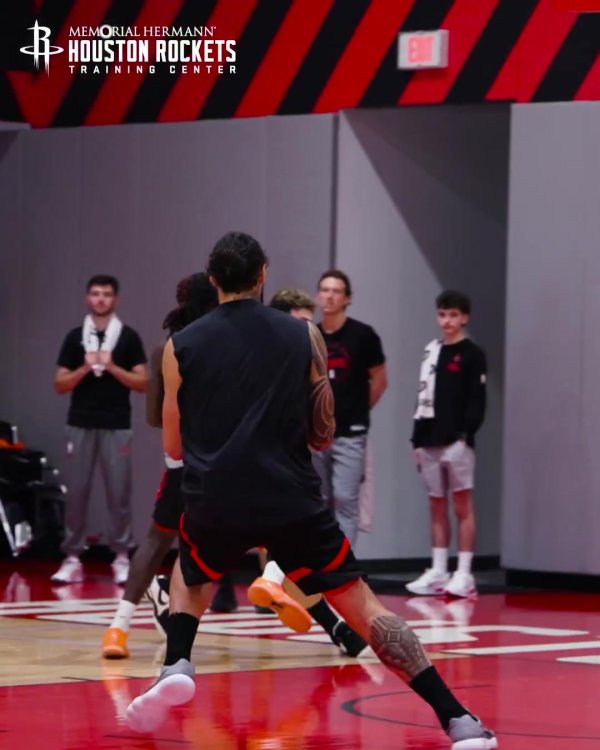 双核连线！火箭官推晒练习  视频：阿门单手妙传申京后者冲破 