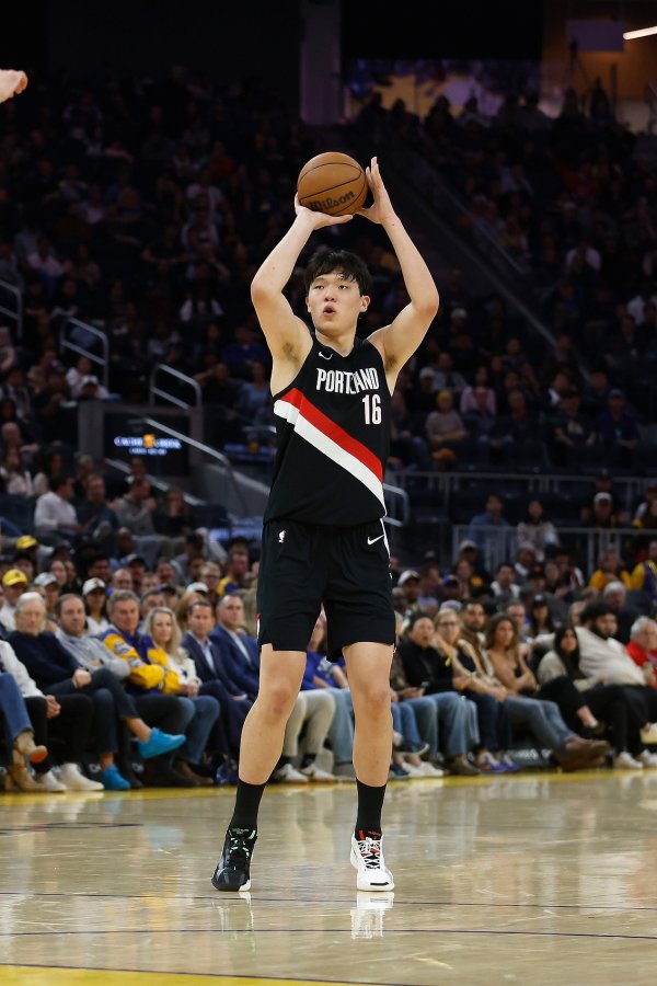 队记：阿夫迪亚来后没队友想学希伯来语 但杨瀚森来后有人学中文