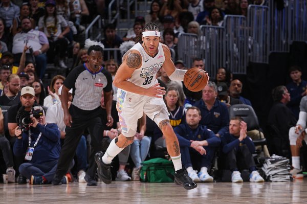 与约基奇协作  默契度  ！阿隆-戈登半场9中5砍下16分5