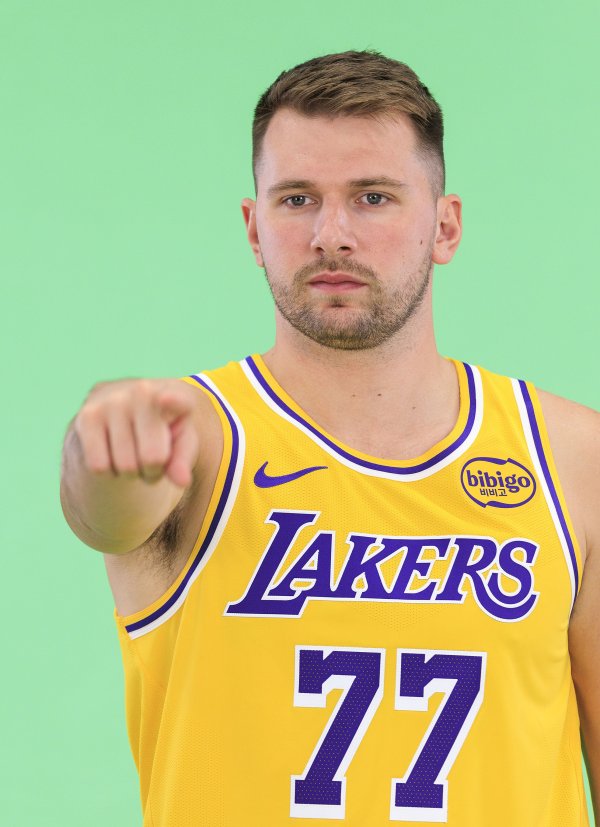 不仅能攻还能防！东契奇瘦身效果显著半场10投6中小拿22分