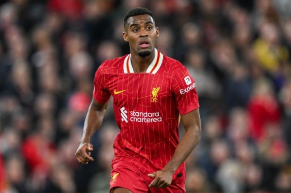 记者：赫拉芬贝赫对阵曼联脚踝负伤  ，缺席利物浦今日练习