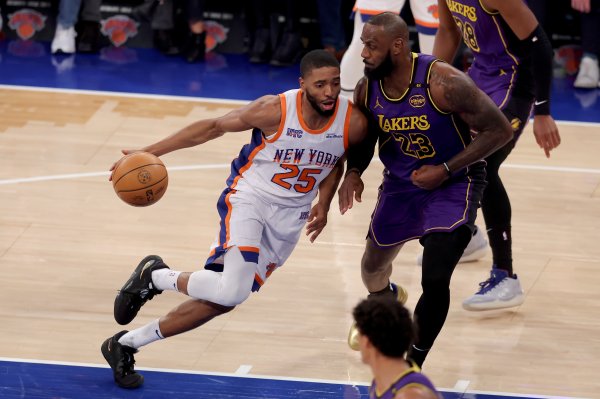 詹姆斯季中交易最可能去哪？记者和薪资专家一致认为：尼克斯