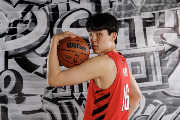 6犯离场！媒体人：今天的赛事  内容 或许会成为杨瀚森常规赛