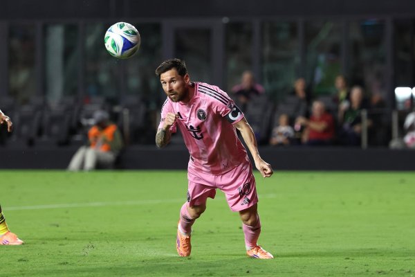 半场-迈阿密暂1-0纳什维尔 梅西鱼跃顶球+生涯890球苏牙