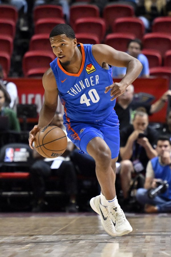 季前赛场均11分2.7板！Scotto：雷霆与落球员选拔扬布