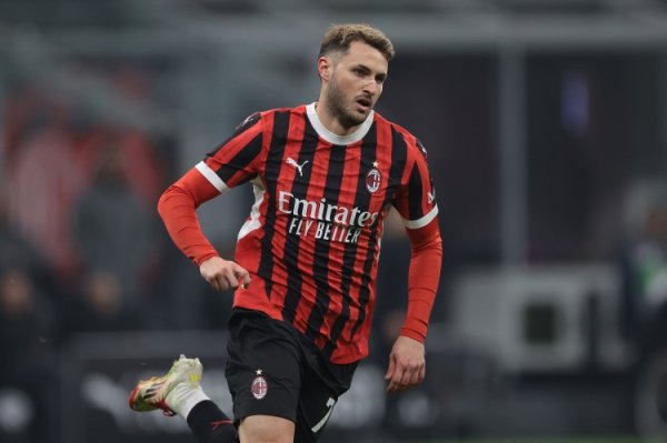 8场意甲0球！米体：阿莱格里不满希门尼斯表现，或将其撤下杆位