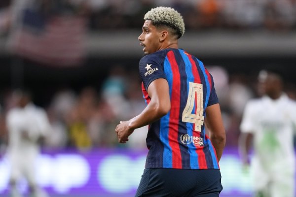 世体：阿劳霍可能替代库巴西杆位出战埃尔切