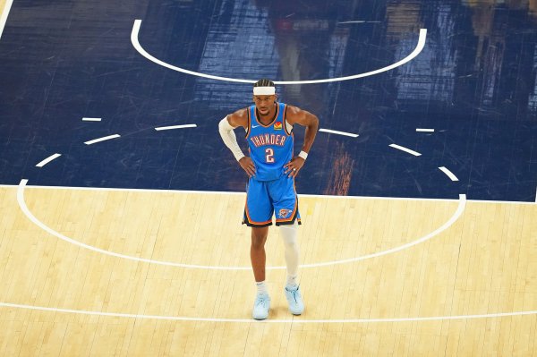 亚历山大：KD确实叫了三次中止  &无论口头还是手势