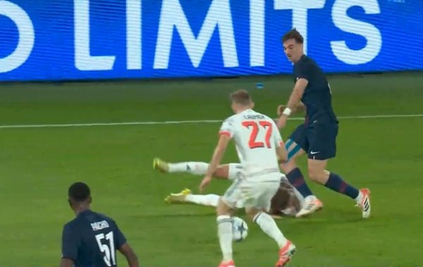 吃了暗亏！基米希倒地后头部被法比安踢到，裁判    没有表示