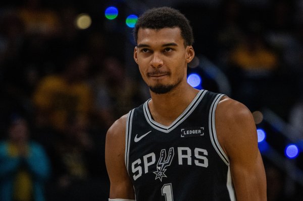 马刺客战独行侠先发：卡斯尔&瓦塞尔&尚帕尼&